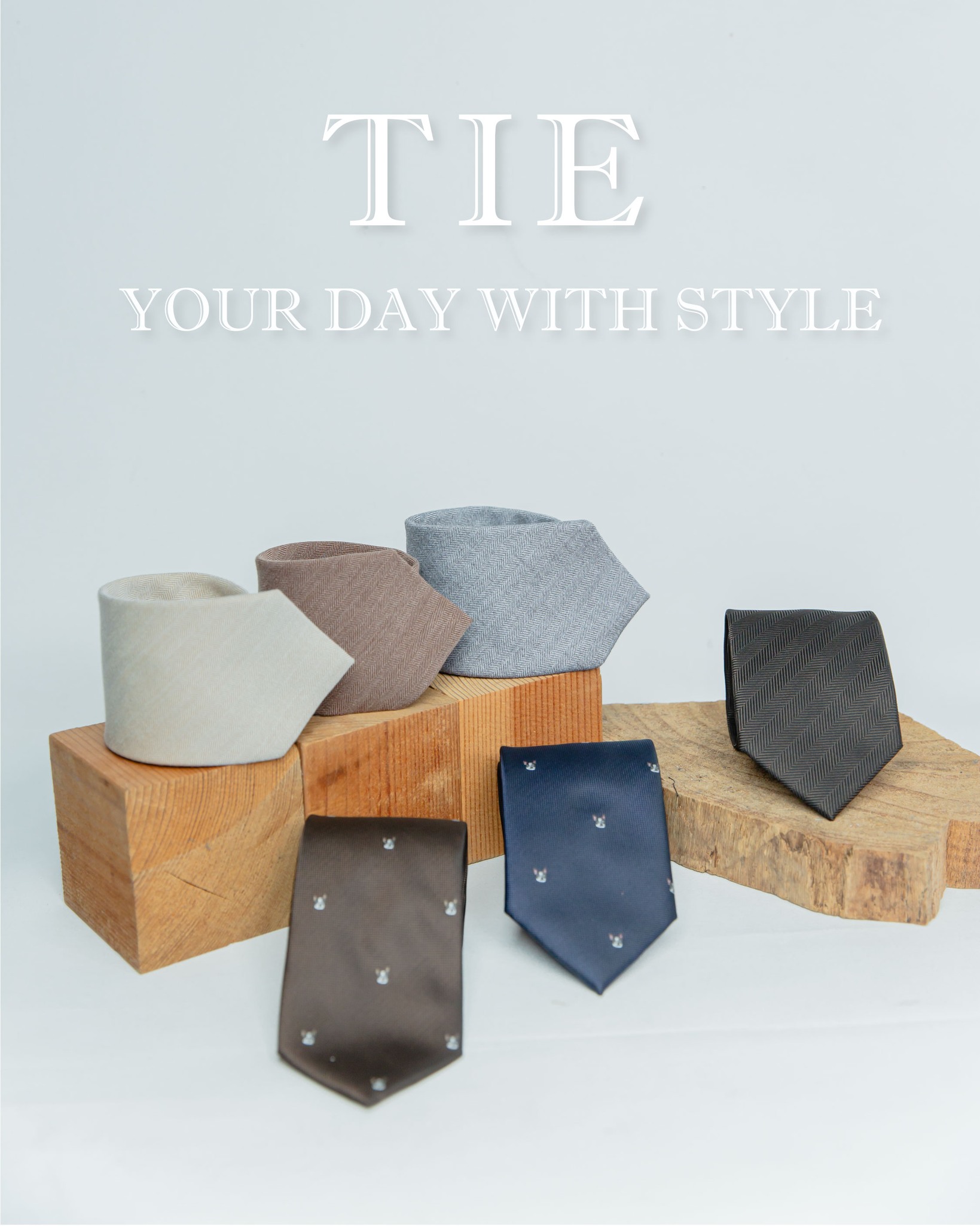 六條質感領帶整齊陳列在實木方塊上，上方寫有 TIE YOUR DAY WITH STYLE 的英文字樣